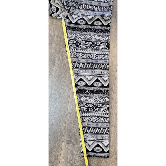 Star Ride Juniors Size L/XL Black & White Insulated Leggings Geometric Pattern - Picture 5 of 6